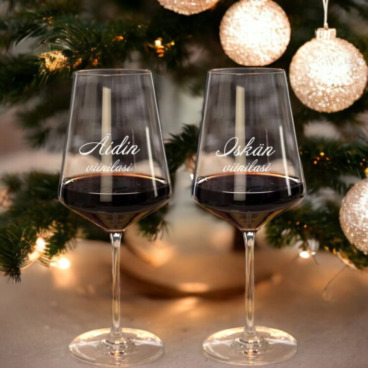 Viinilasit kaiverruksella 2 kpl