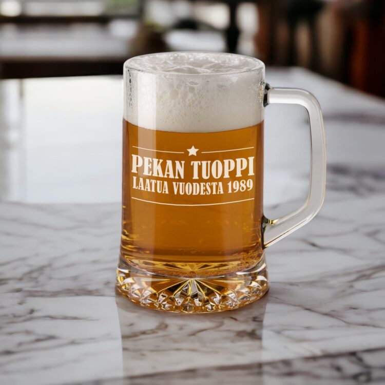 Oluttuoppi kaiverruksella