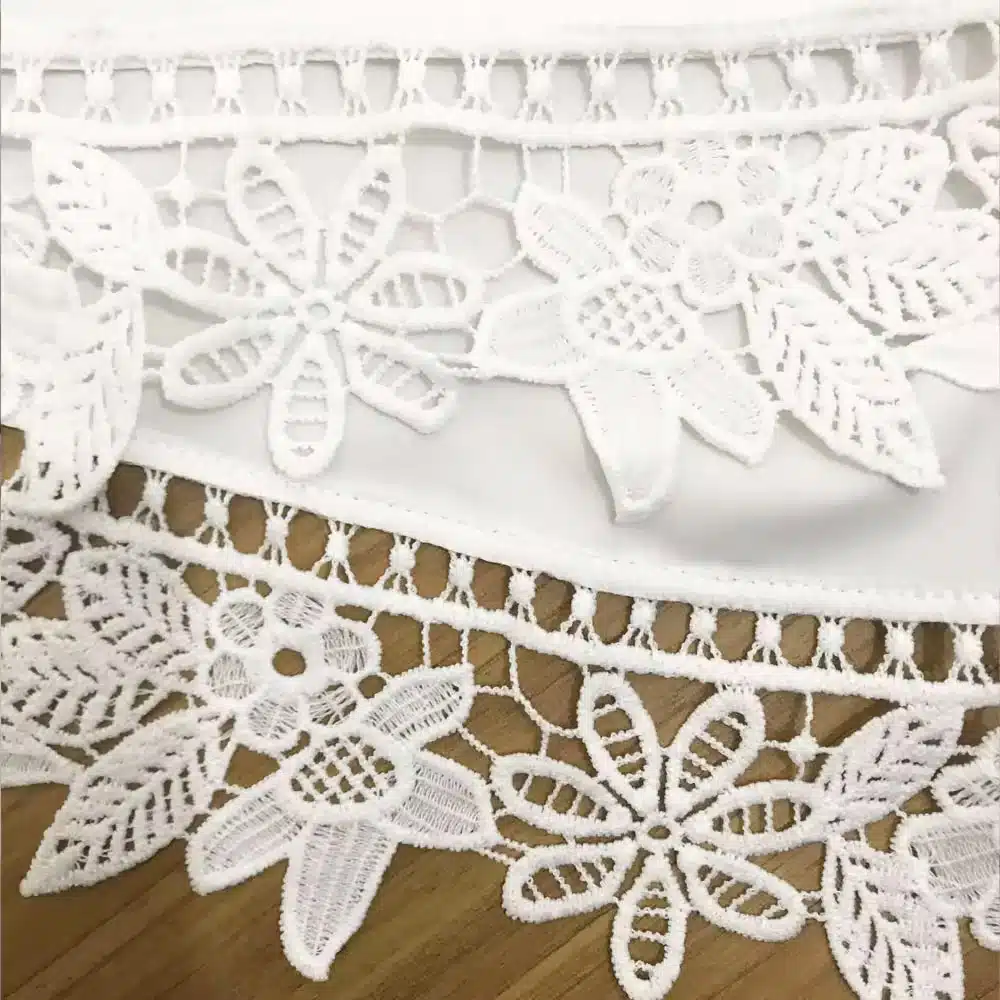 Bata de satén con bordado - Imagen 4