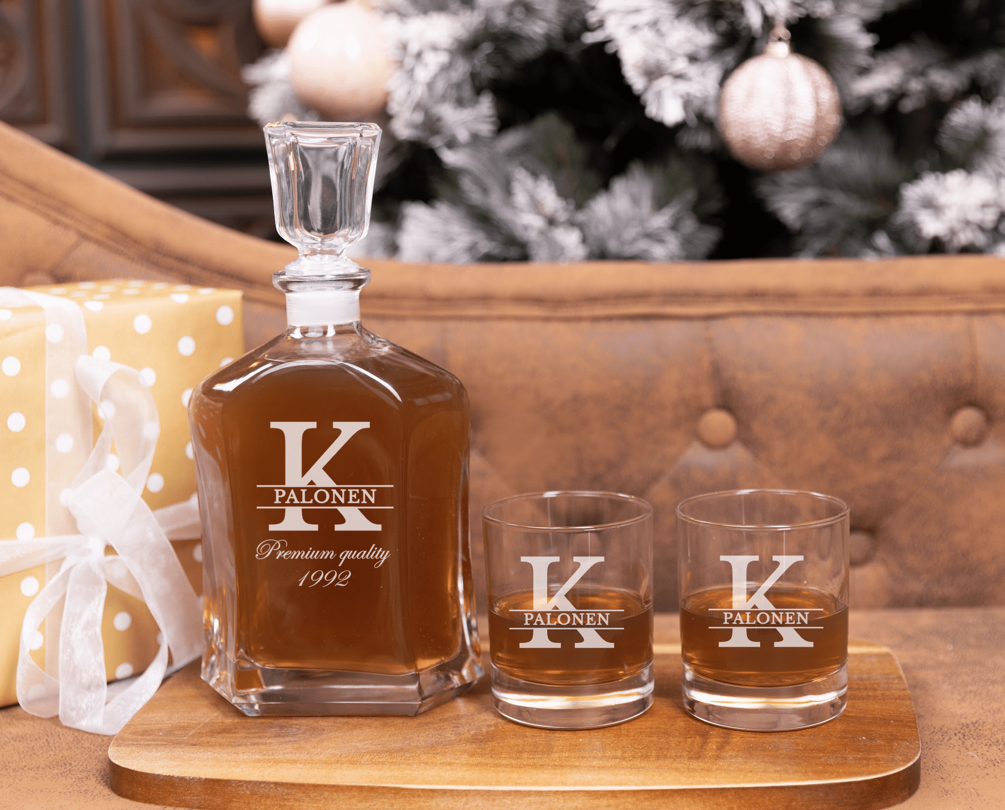 Viskikarahvi ja lasit kaiverruksella, joululahja miehelle