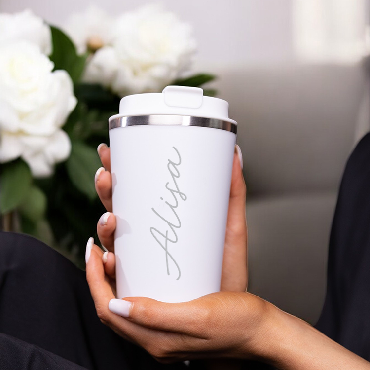 Nimikoitu termosmuki